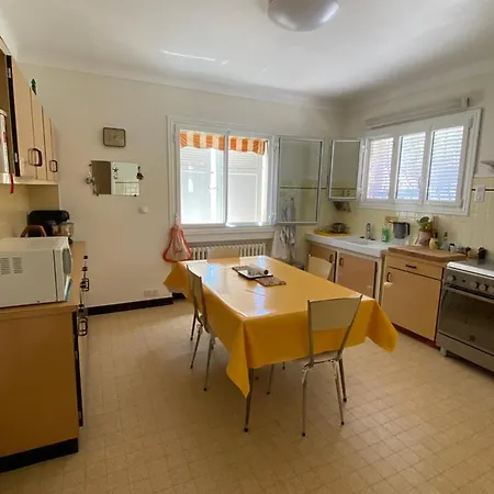 Dans A Avec Vue Apartment