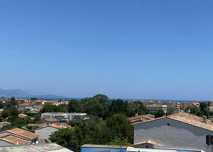 Dans A Avec Vue Apartment